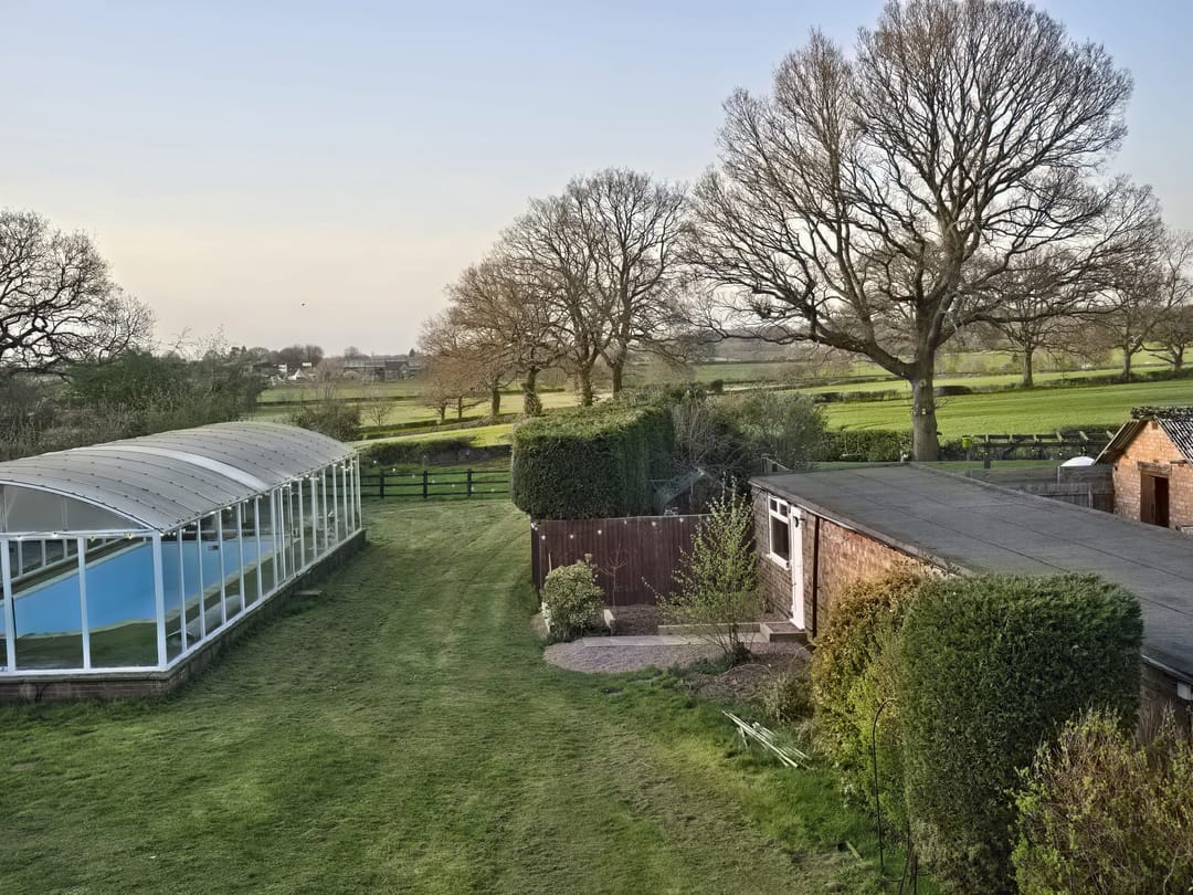 Four Oaks Exclusive Pool Hire | Meriden - image 2