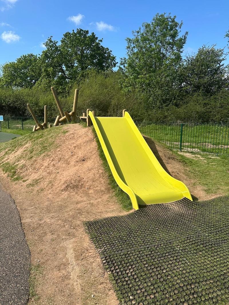 Castle Farm Play Area | Kenilworth - image 2