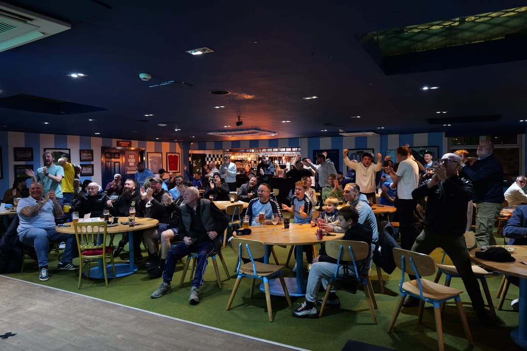 Sky Blue Tavern | City Centre - image 2