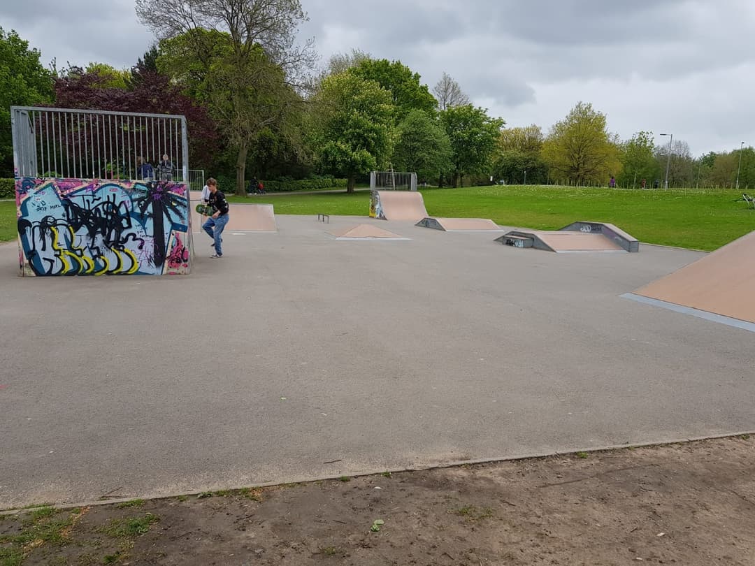 Tudor Grange Park - image 2